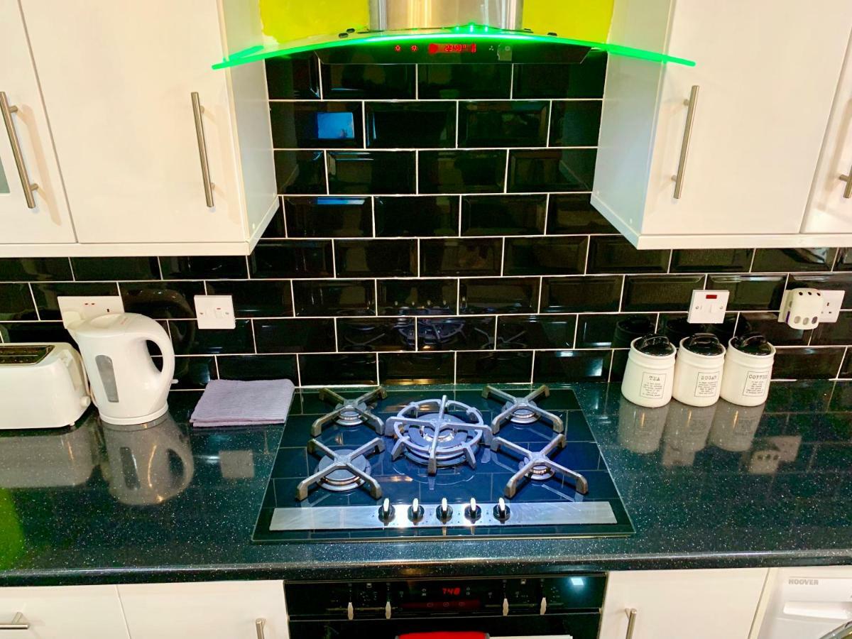 2 Bedroom Apartment, Kitchen, Reception&private Garden Apartment