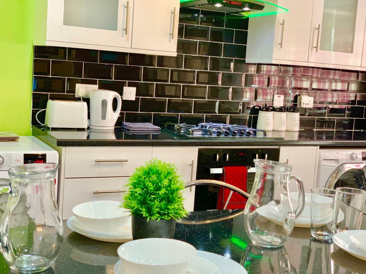 2 Bedroom Apartment, Kitchen, Reception&private Garden Apartment
