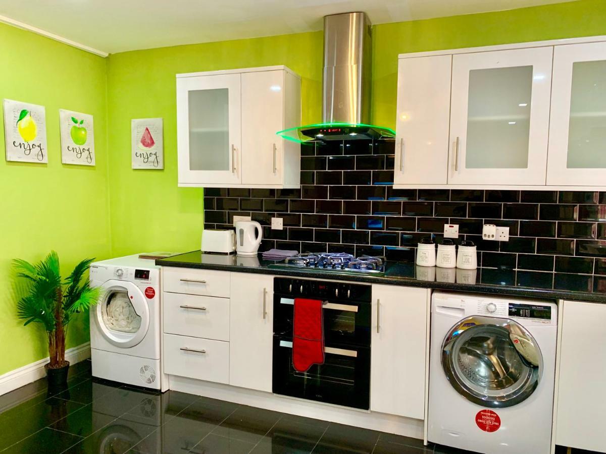 2 Bedroom Apartment, Kitchen, Reception&private Garden Apartment *