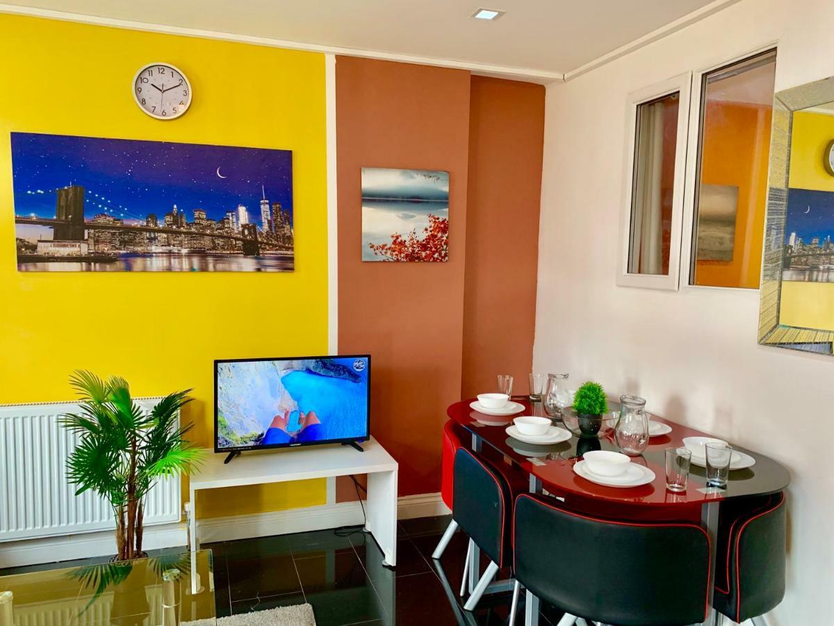2 Bedroom Apartment, Kitchen, Reception&private Garden Apartment *