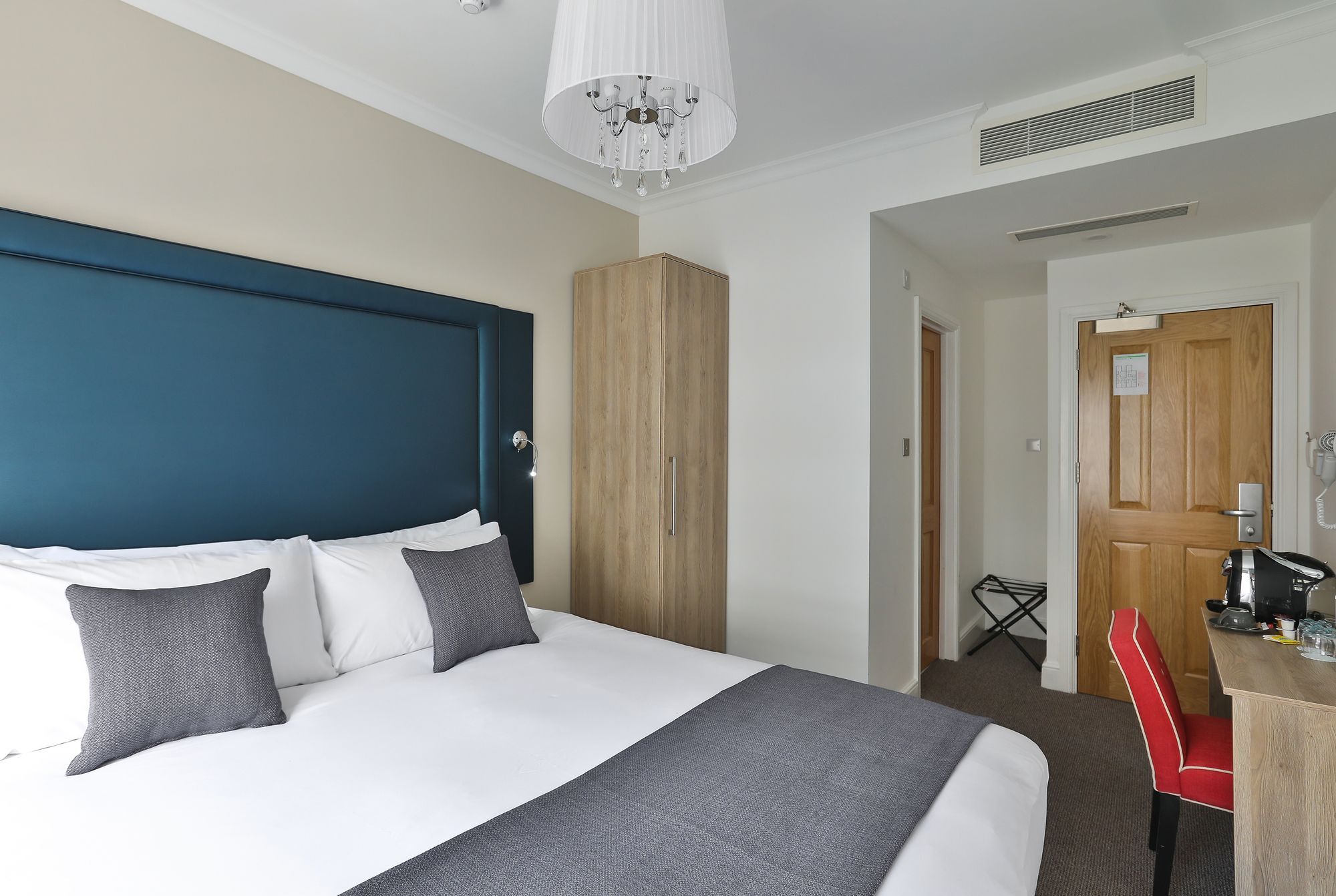 Kings Hotel London