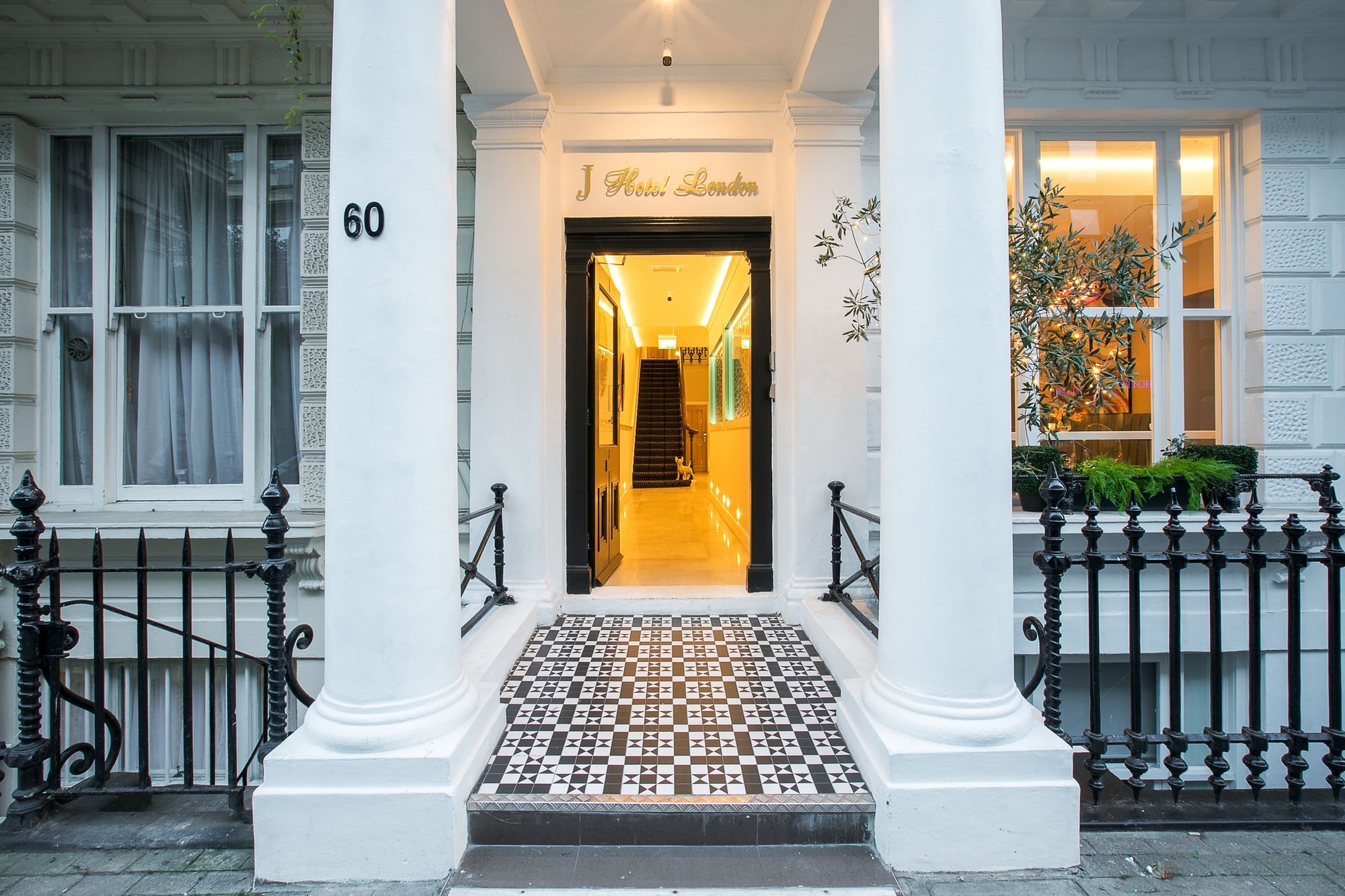 Kings Hotel London