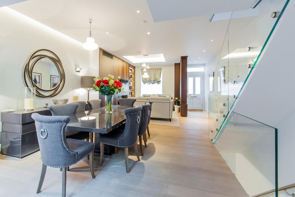 Radnor House * London