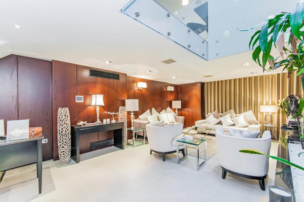 Radnor House London