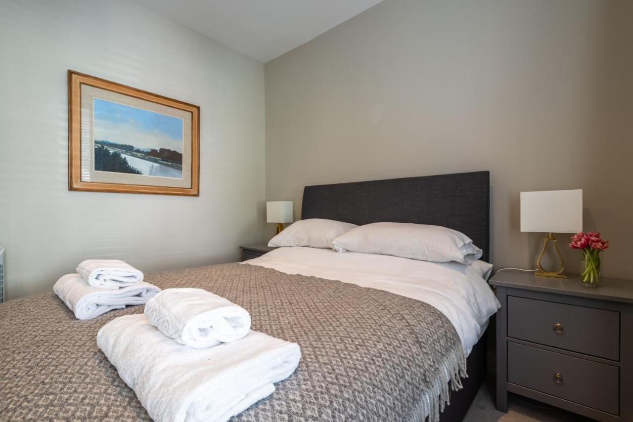 Stylish Fulham Flat With Patio Apartment London