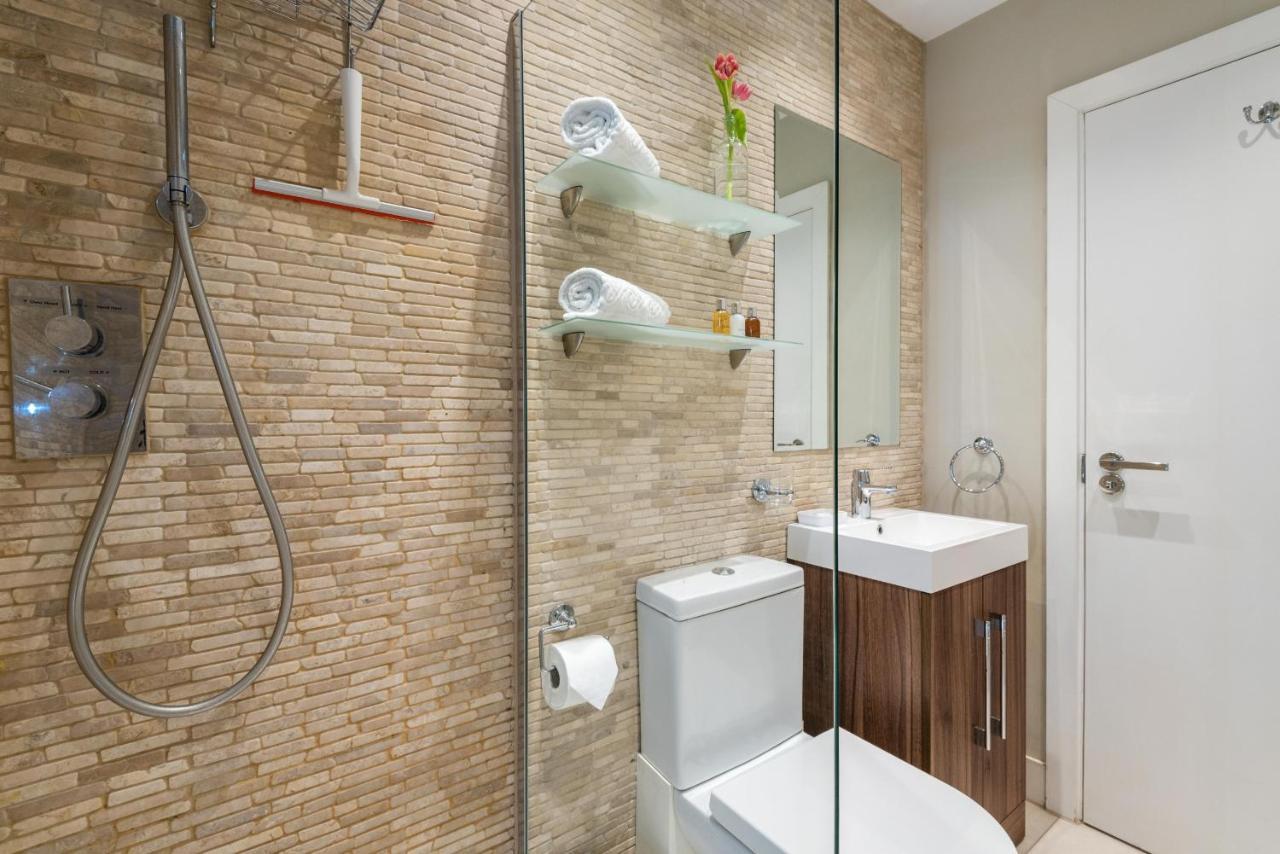 Stylish Fulham Flat With Patio Apartment London