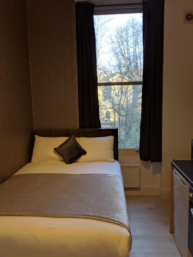 Holland Rd Service Studio * London