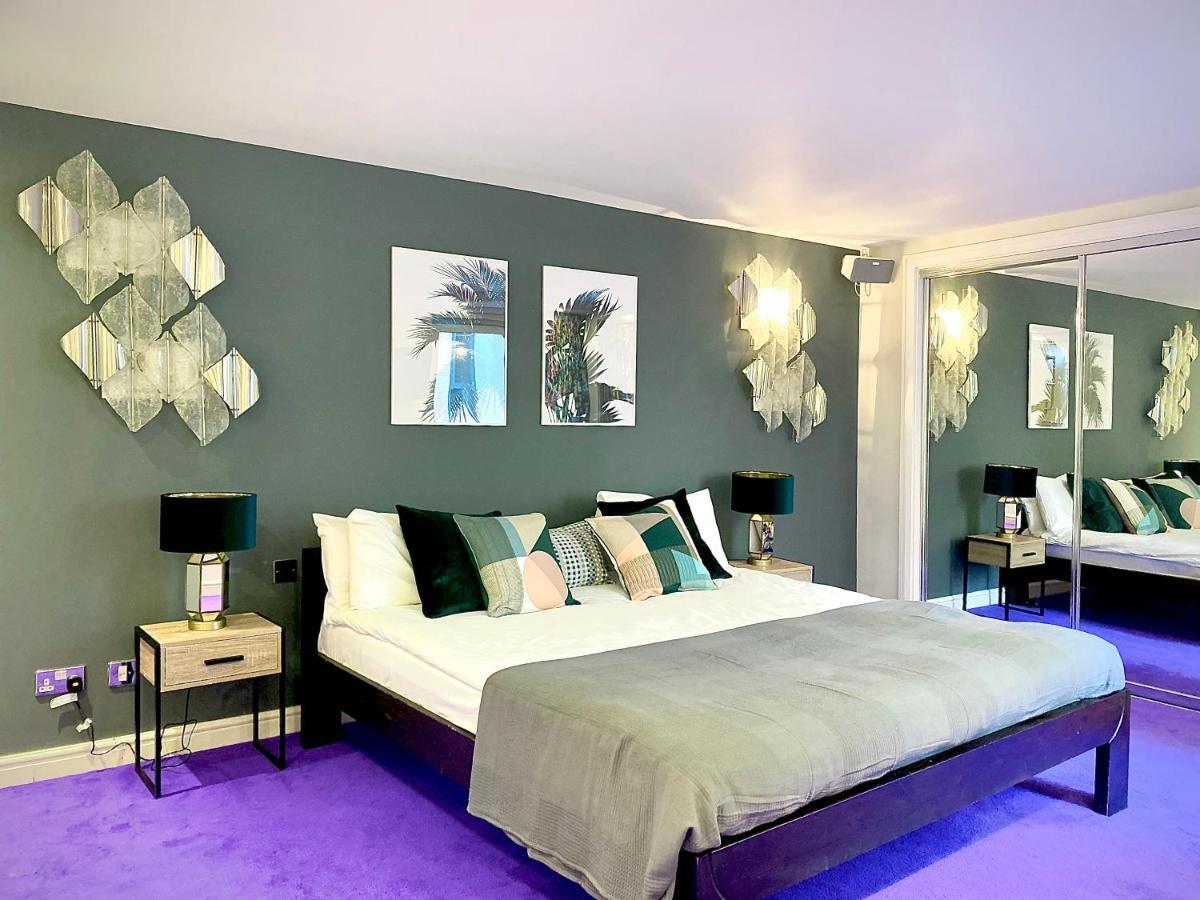 Foley Street Apartment