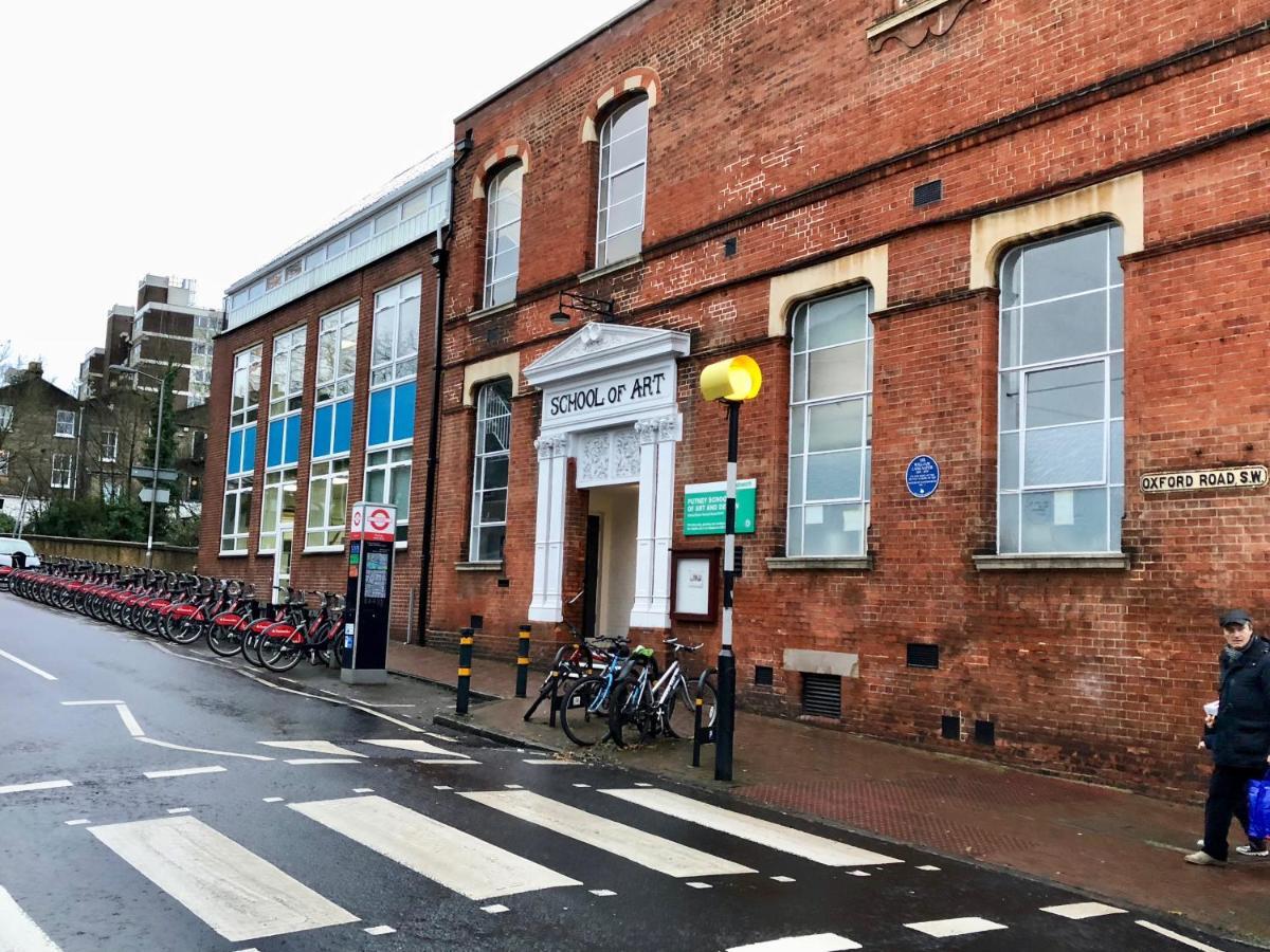 Apartment 5 Mins Putney Tube Station *