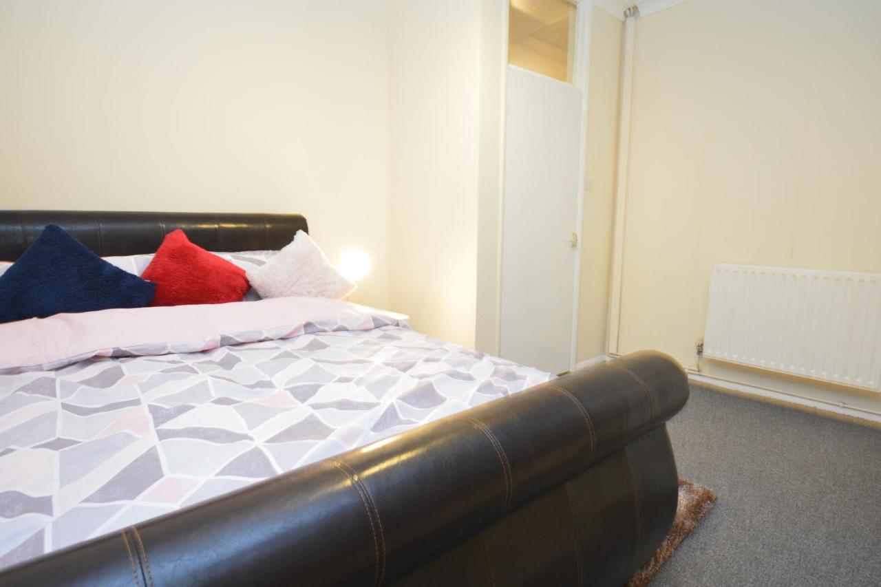 Beautiful Two Bedroom Near O2 Arena Apartment *