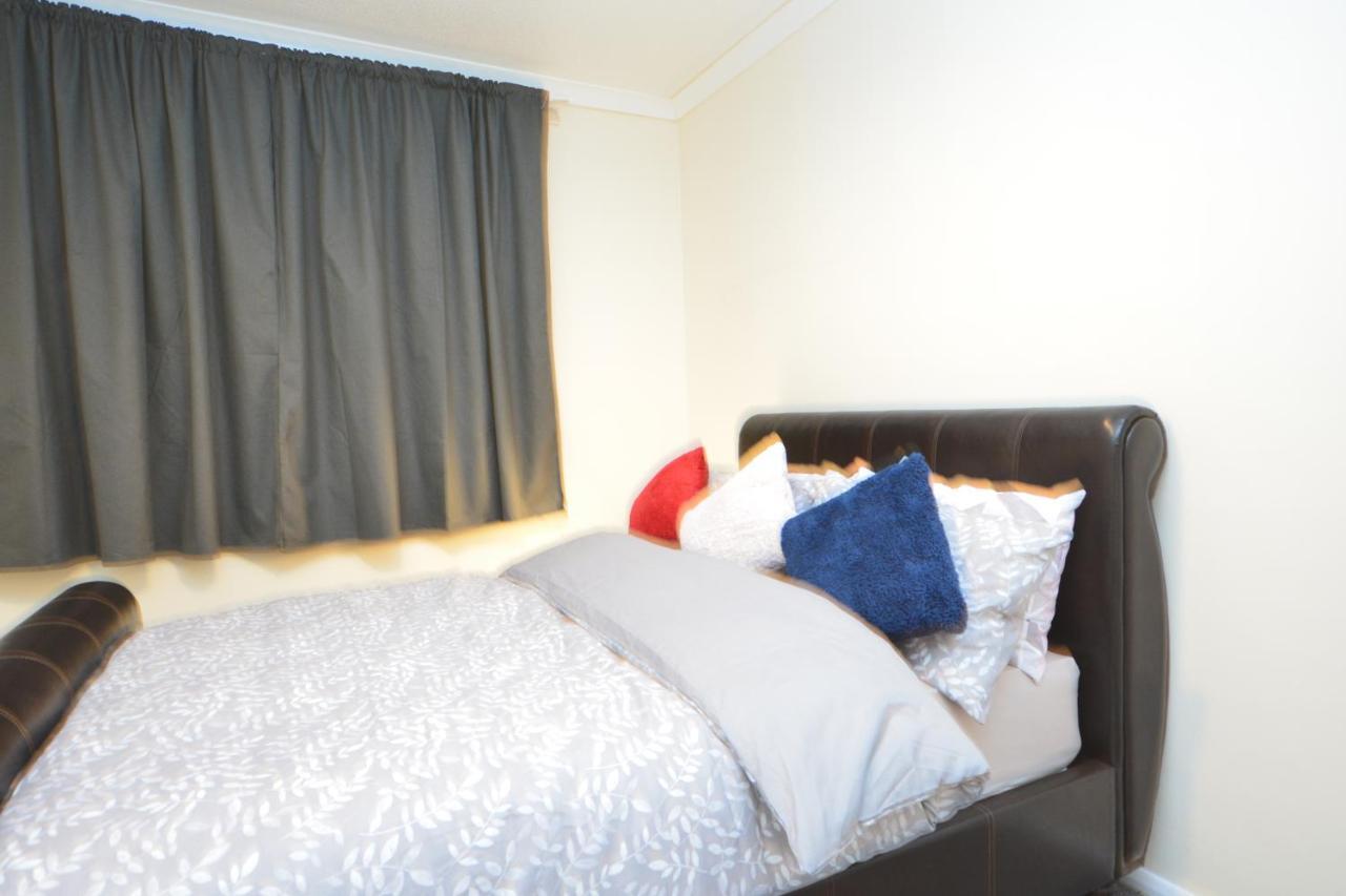 Beautiful Two Bedroom Near O2 Arena Apartment *