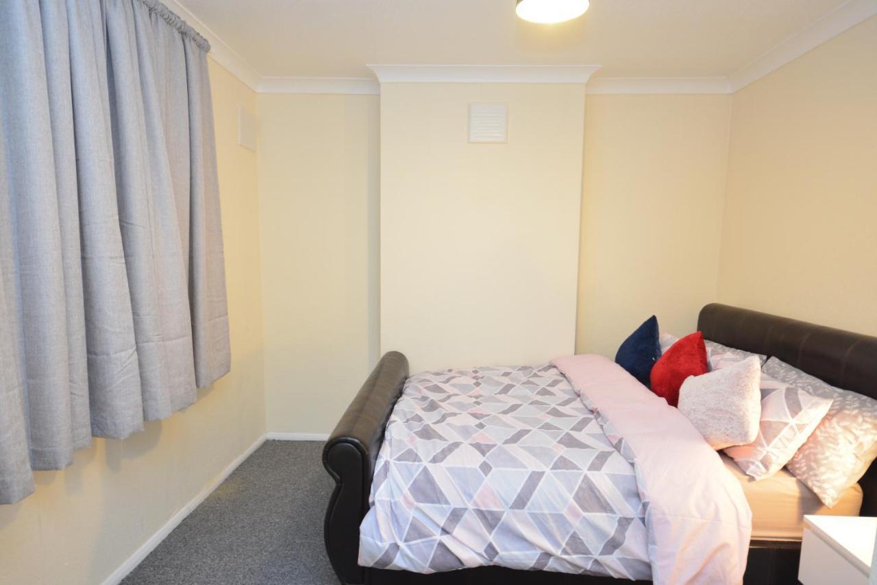 Beautiful Two Bedroom Near O2 Arena *