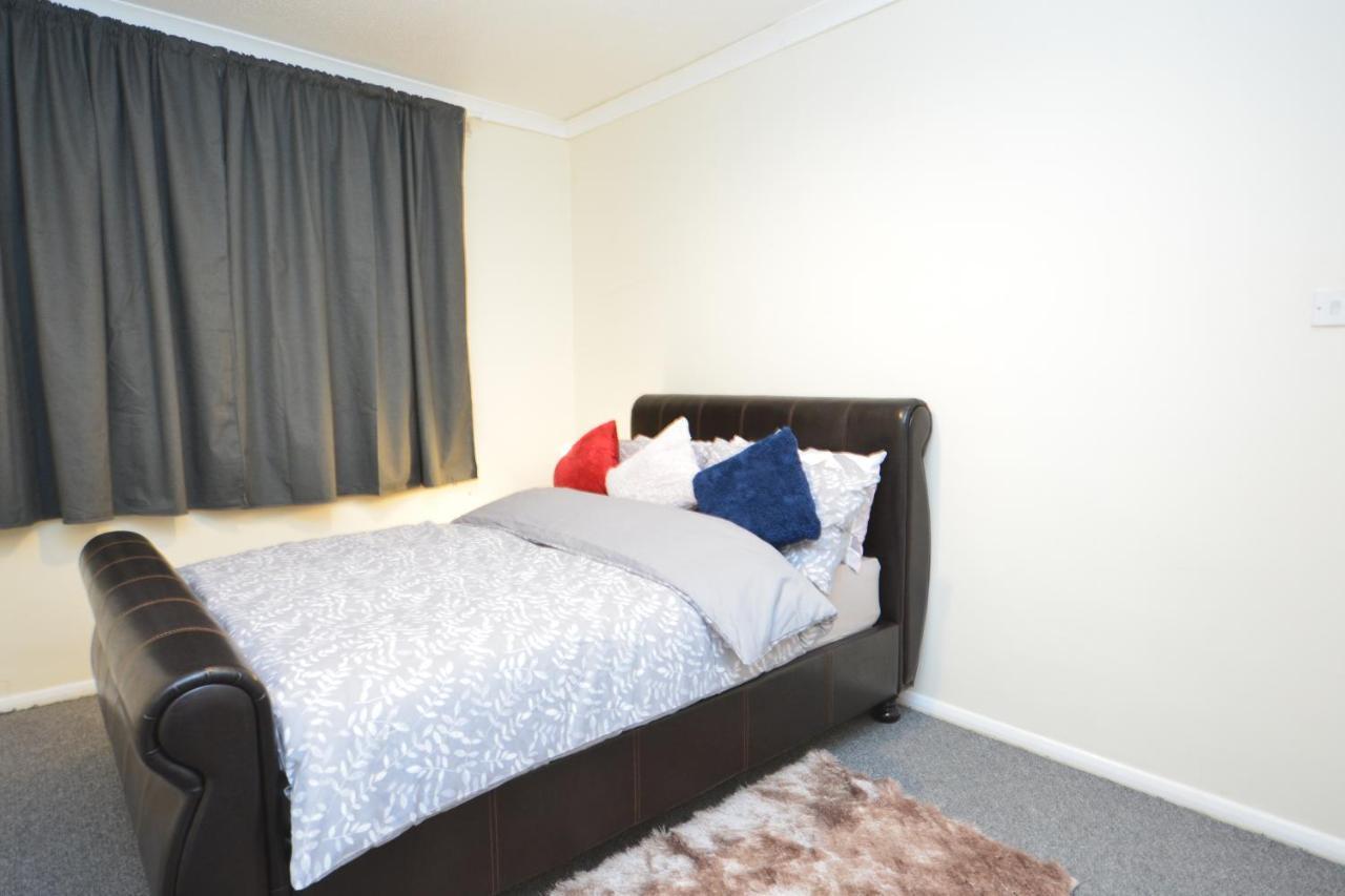 Apartment Beautiful Two Bedroom Near O2 Arena London