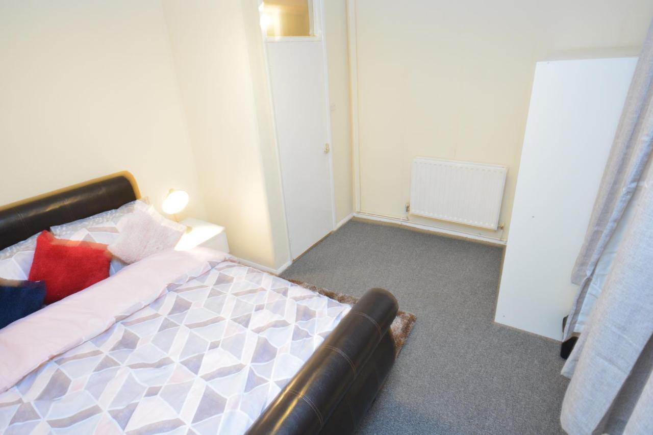 Beautiful Two Bedroom Near O2 Arena Apartment