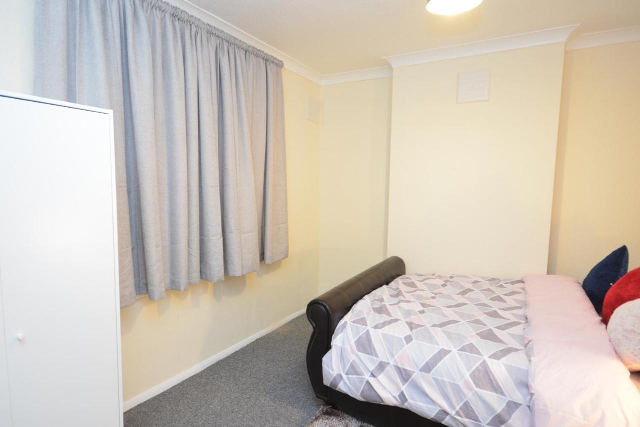 Beautiful Two Bedroom Near O2 Arena * London