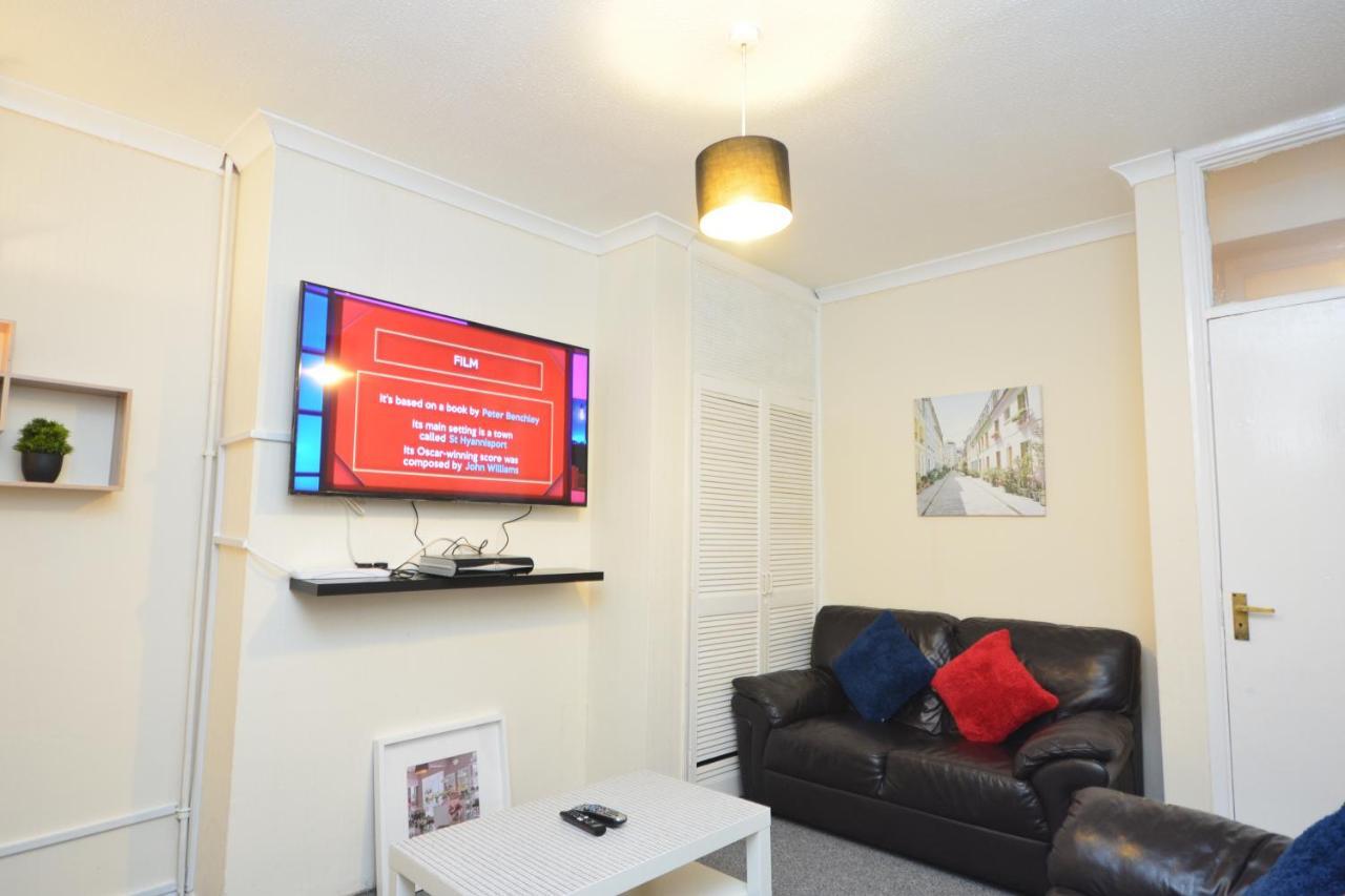 Apartment Beautiful Two Bedroom Near O2 Arena *