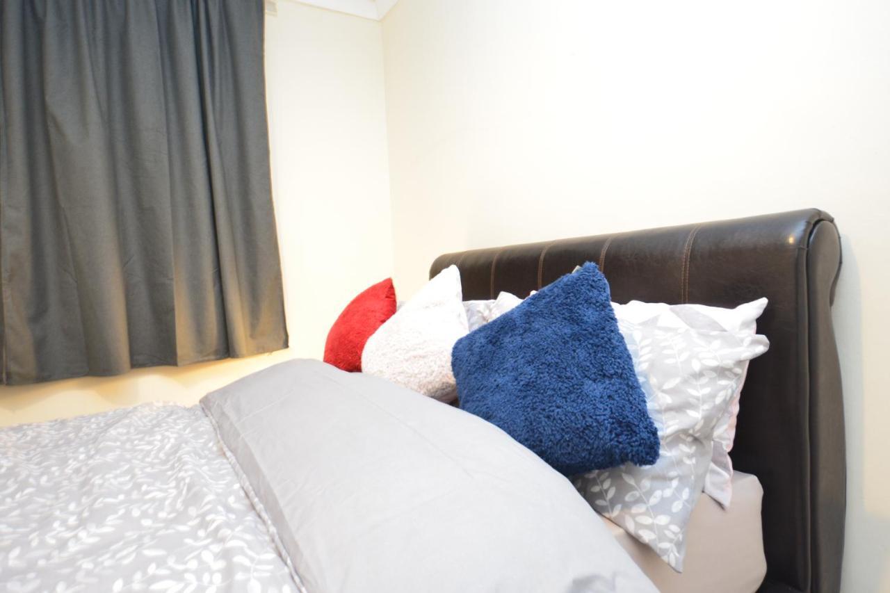 Beautiful Two Bedroom Near O2 Arena *