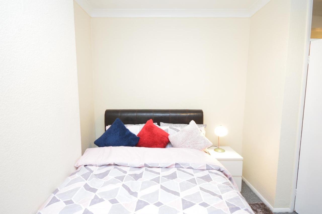 Beautiful Two Bedroom Near O2 Arena * London