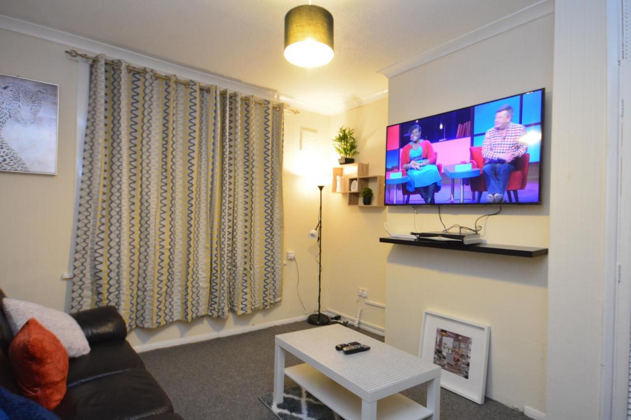 Beautiful Two Bedroom Near O2 Arena Apartment