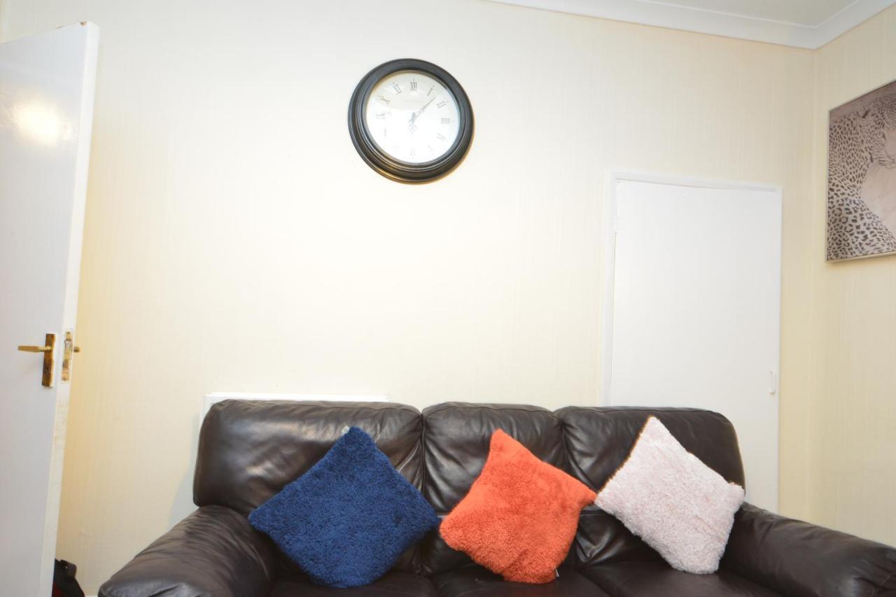 Beautiful Two Bedroom Near O2 Arena