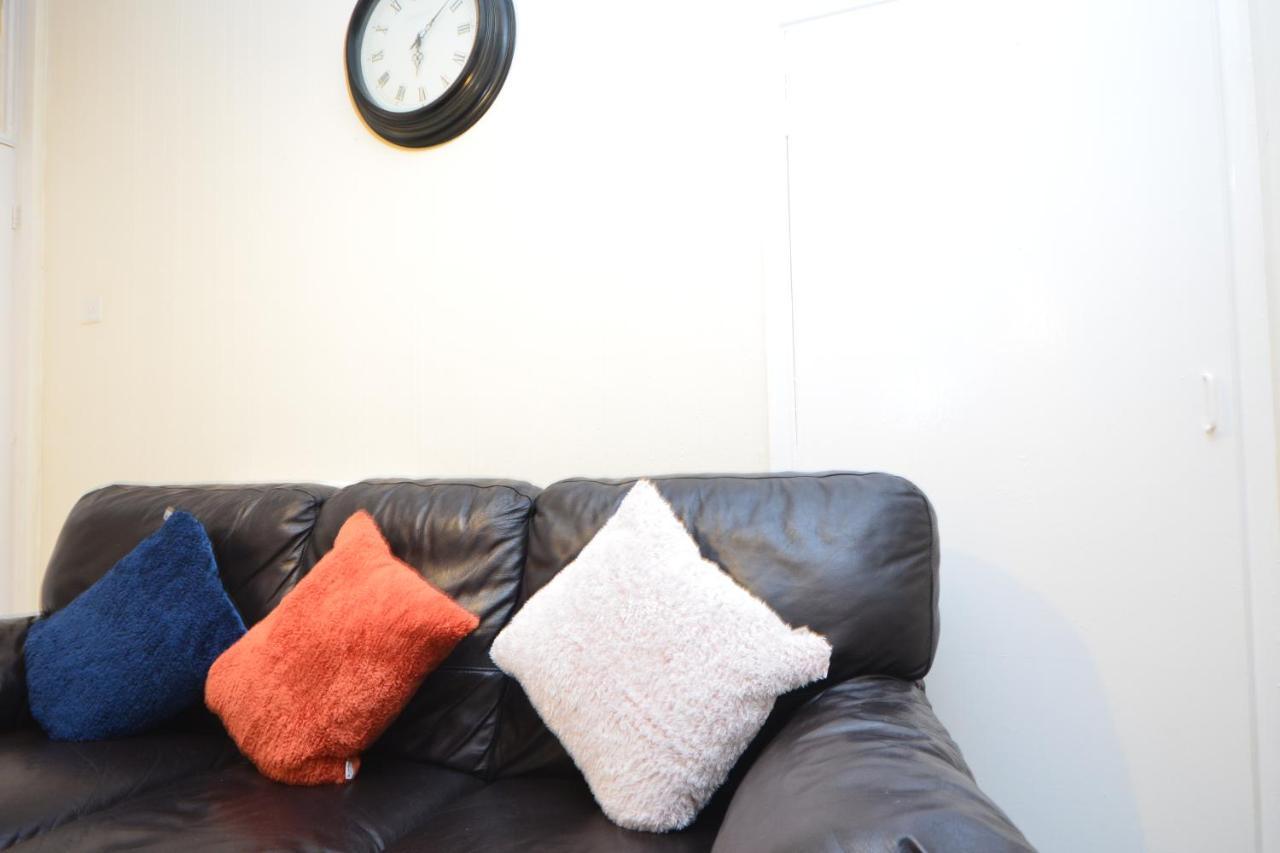 Apartment Beautiful Two Bedroom Near O2 Arena London