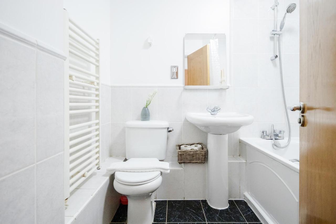 Welcomestay Vauxhall St Georges Wharf 2 Bedroom Apartment *
