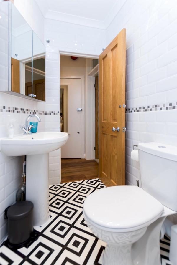 Apartment Caledonian - Bright One-bedroom With Private Decked Garden *