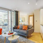 Luxurious Canary Gateway Serviced Apartment