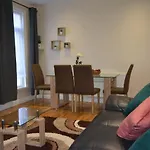 London Modern 4 Bedroom Apartment