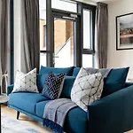 Contemporary Apartments, Wembley - Sk