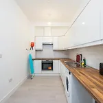 En Suite Rooms, TUFNELL PARK - SK