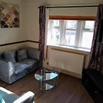 Acton Central Roomz London