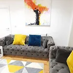 Garland Modern 3 Bedroom House Westfield - Stratford