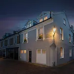New Stunning 5Bd Mews House