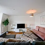 Contemporary High Street Kensington Apartment