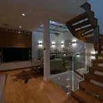 New Stunning 5Bd Mews House