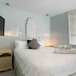 Charming 2-Bed Apt With 2 Bathtub Central London