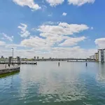 Modern 1-bedroom apartment in Docklands