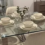 Modern Studio In Popular South Kensington Location