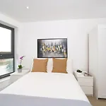 1 Bed Flat Near Canary Wharf, O2