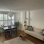Lovely 2-Bed Apartment With Patio Near Camden