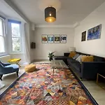 Spacious 2 Bedroom Apartment In Maida Vale