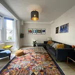 Spacious 2 Bedroom Apartment In Maida Vale