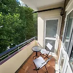 Spacious 3 bed Apartment in Great Location!!