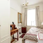 Large 3 Bed Flat In Central Wimbledon
