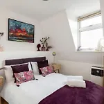 Hyde Park Rooftop Apartment