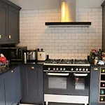 Beautiful Maisonnette Flat In Islington