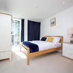 La Creme 1 Bed Apartment - Canning Town