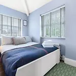 Woodbridge House Apartment