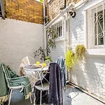 Luxury 1 Bed Apartment In East London